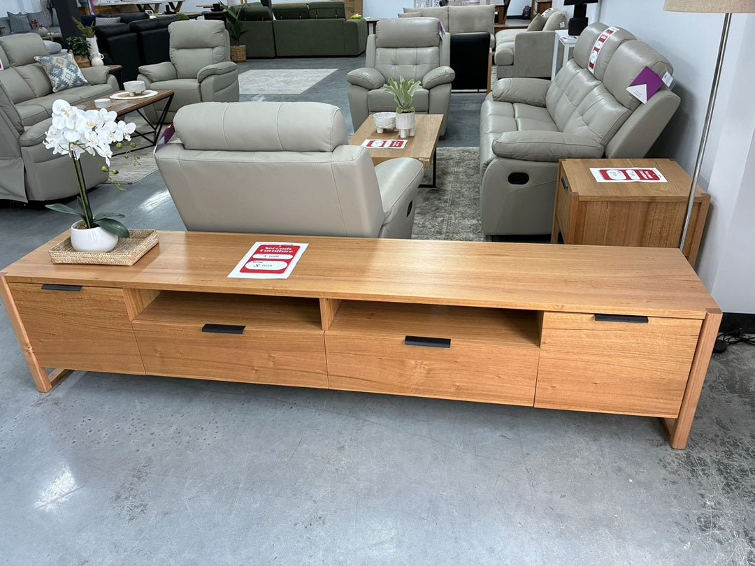 240cm Entertainment Unit – 2 Door / 2 Drawer – Natural Finish