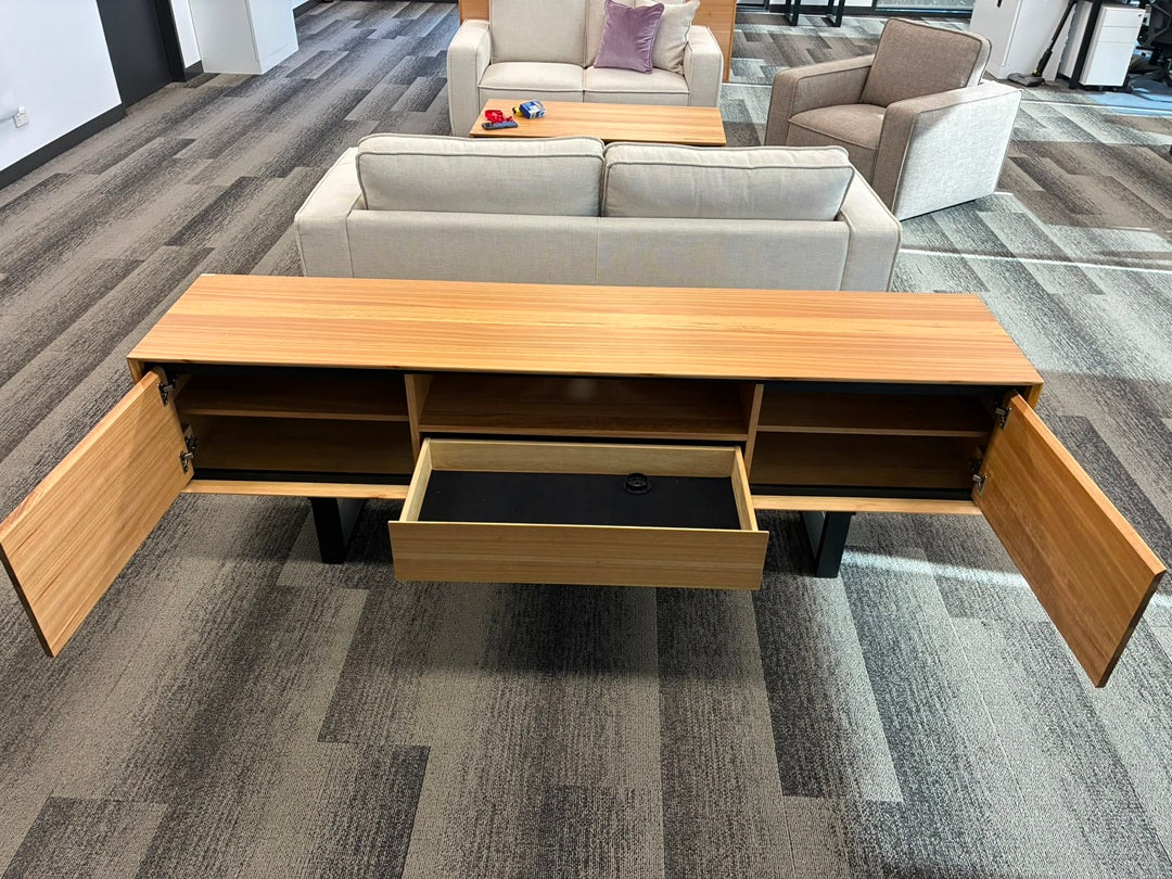 2 Door & 1 Drawer TV Unit – Natural
