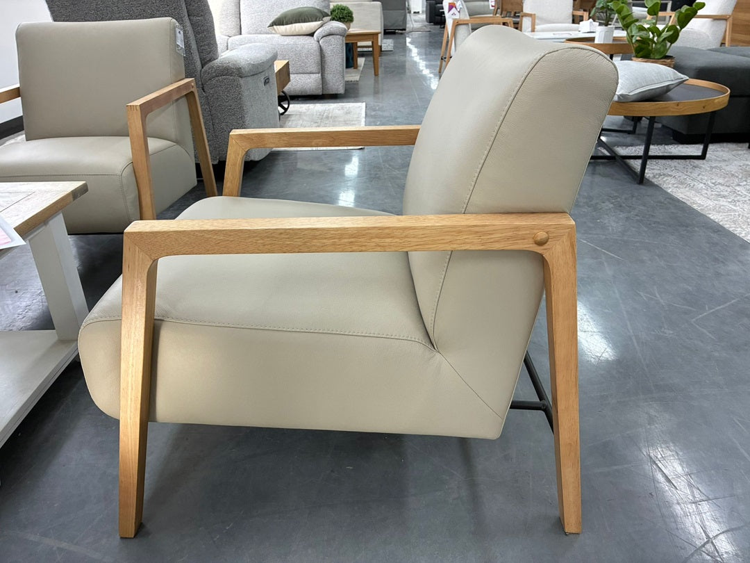 Leather Arm Chair – Wheat Finish