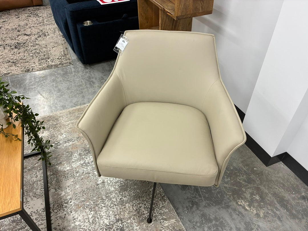 Leather Swivel Chair – Wheat Leather