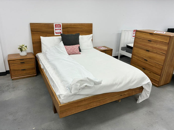 QUEEN BED – NATURAL MARRI WOOD